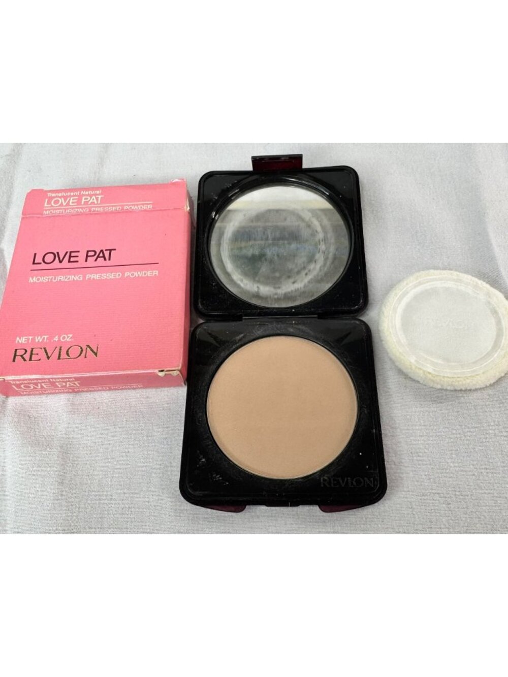 New Revlon Love Pat Moisturizing Pressed Powder W/ Puff 4 Oz Translucent Natural